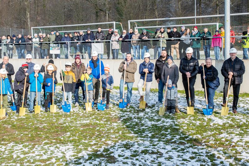 Spatenstich für den Kunstrasenplatz beim FC Embrach am 15. Februar 2025